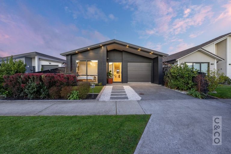 Photo of property in 29 Lumbarda Drive, Kumeu, 0810