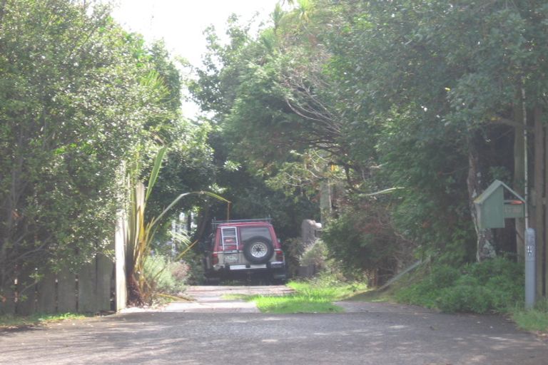 Photo of property in 1/173 Golf Road, Titirangi, Auckland, 0604