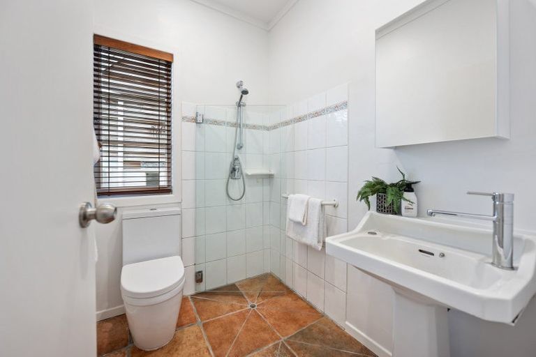 Photo of property in 194 Onewa Road, Birkenhead, Auckland, 0626