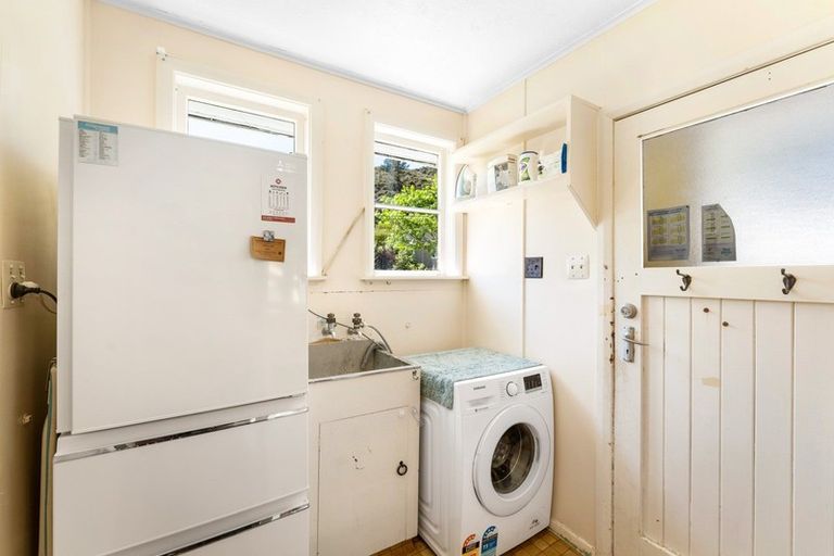 Photo of property in 18 Boyd Grove, Naenae, Lower Hutt, 5011