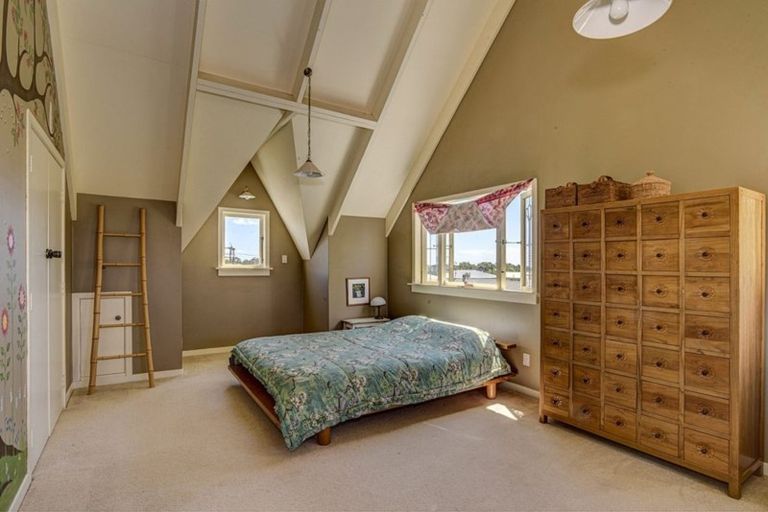 Photo of property in 4 Smith Road, Merrilands, New Plymouth, 4312