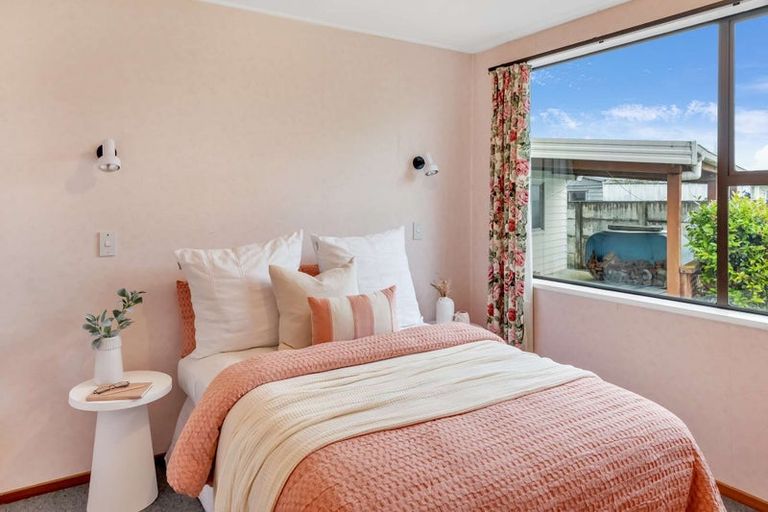 Photo of property in 10 Merlin Place, Gore, 9710