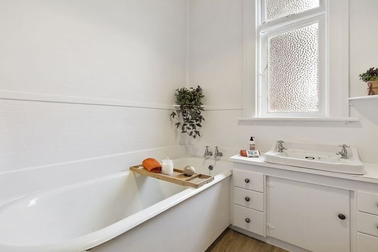 Photo of property in 117 Oakwood Avenue, Balaclava, Dunedin, 9011