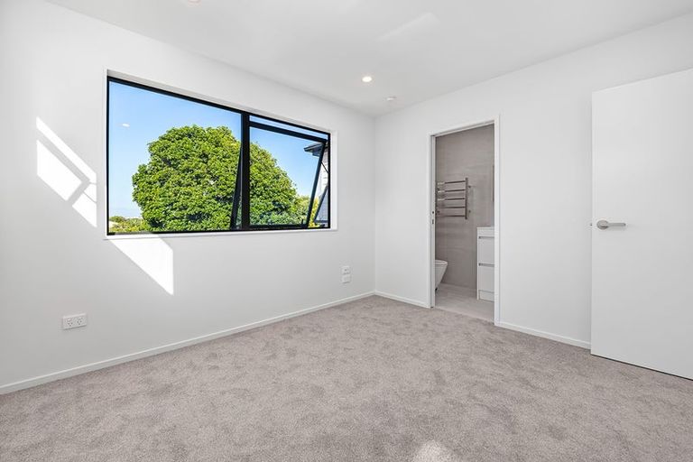 Photo of property in 33 Mountain Road, Mangere Bridge, Auckland, 2022