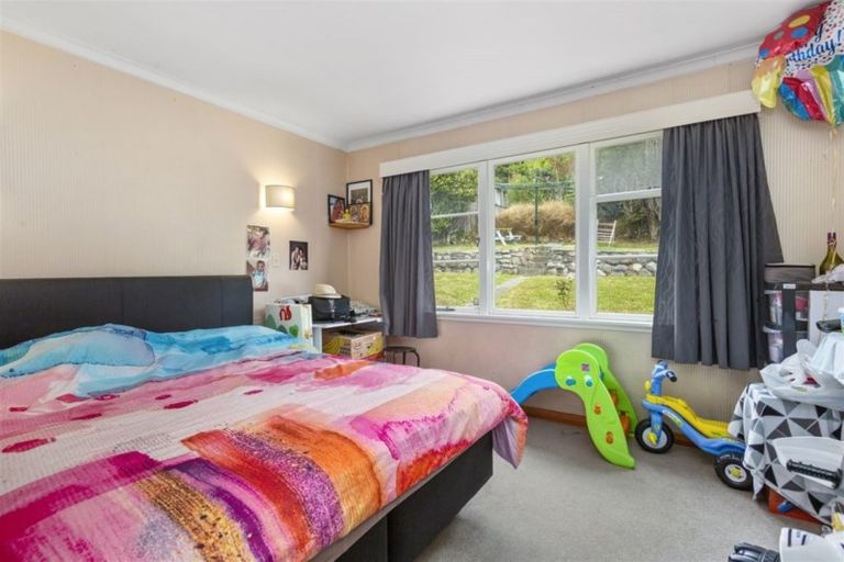 Photo of property in 313 Main Road, Tawa, Wellington, 5028