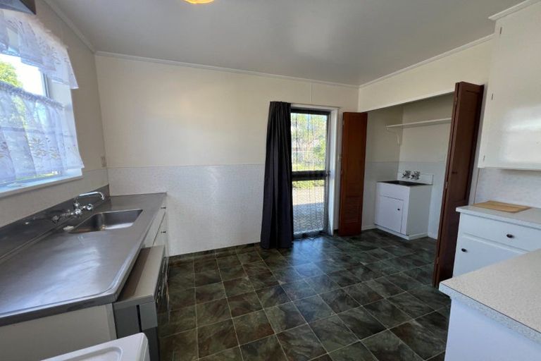 Photo of property in 6 Tiraumea Street, Palmerston North, 4410
