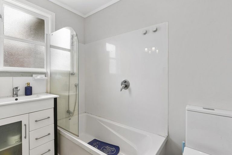 Photo of property in 16 Shearer Crescent, Naenae, Lower Hutt, 5011