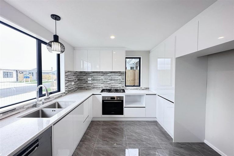 Photo of property in 3 Fredrick Hanson Road, Papakura, 2110