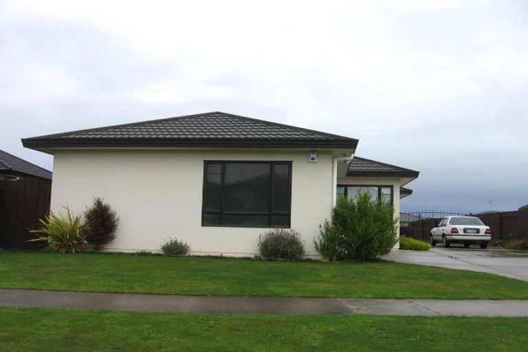 Photo of property in 18 Aspen Way, Kelvin Grove, Palmerston North, 4414