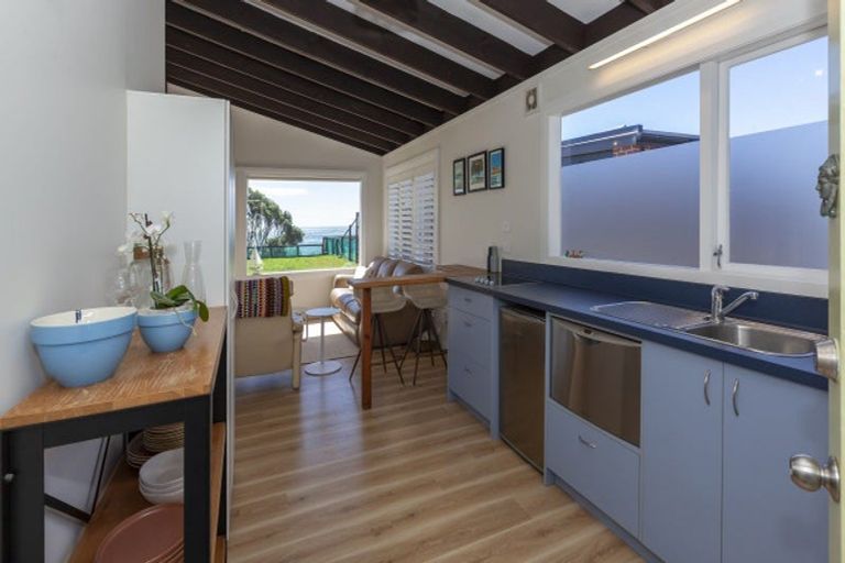 Photo of property in 39 Aperahama Street, Paekakariki, 5034