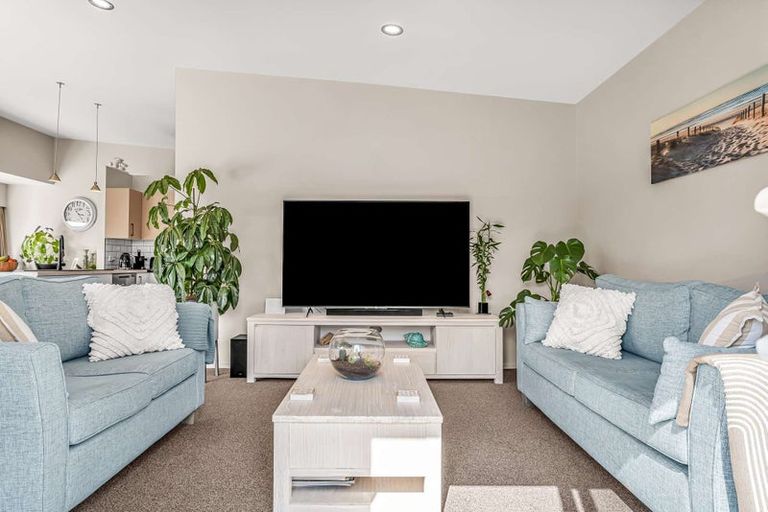 Photo of property in 10 Rena Place, Whitianga, 3510