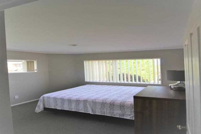 Photo of property in 17 Soling Place, West Harbour, Auckland, 0618