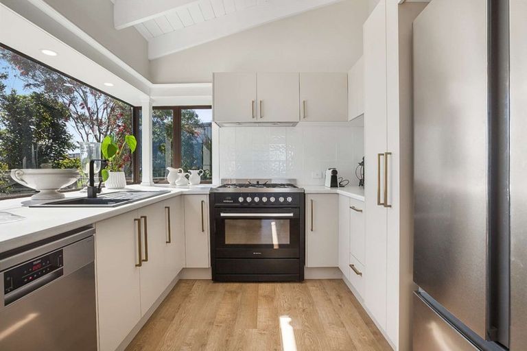 Photo of property in 26 Bay View Road, Cable Bay, 0420