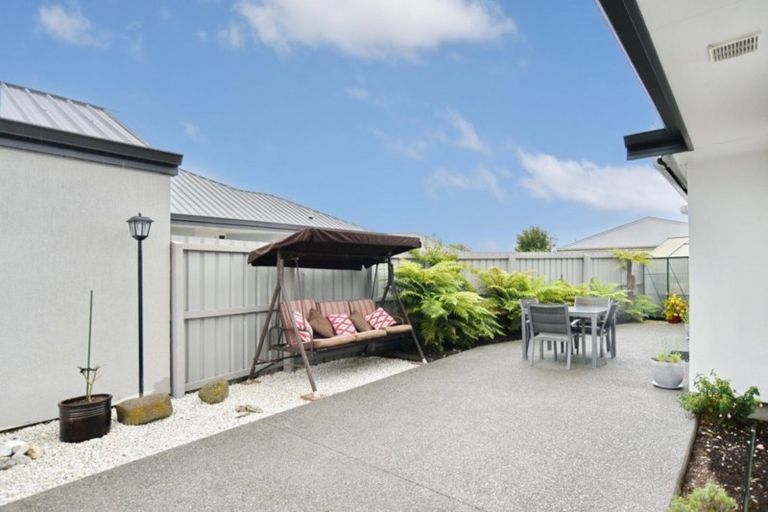 Photo of property in 1/28 Kirsten Place, Parklands, Christchurch, 8083