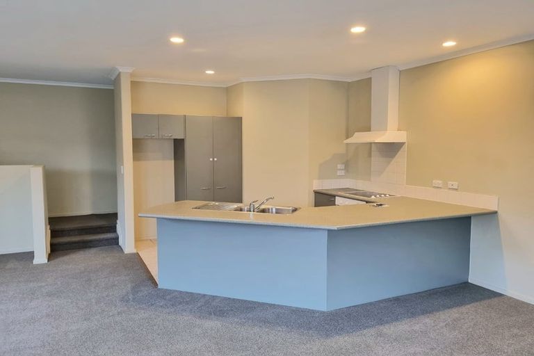 Photo of property in 11 Sunvista Avenue, Oteha, Auckland, 0632
