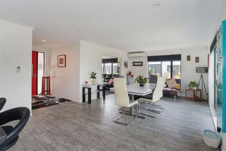 Photo of property in 3 Seaway Road, Clarks Beach, 2122