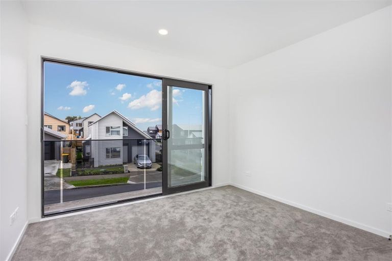 Photo of property in 24 Paparahi Place, Wainui, Silverdale, 0992