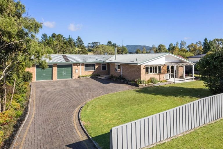 Photo of property in 10 Highfields Drive, Katikati, 3129