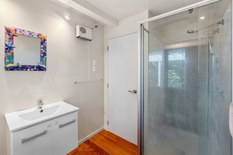 Photo of property in 209 Motutara Road, Muriwai, Waimauku, 0881