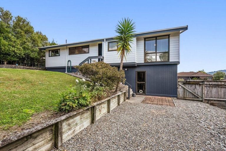 Photo of property in 19 Seymour Grove, Kingsley Heights, Upper Hutt, 5018