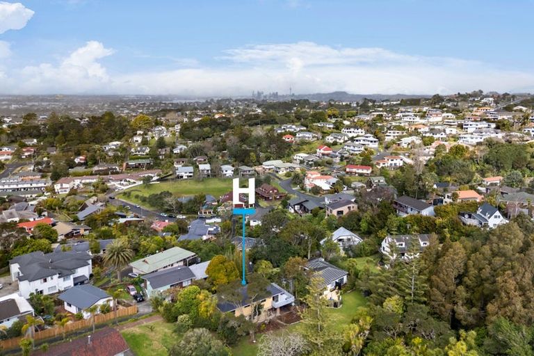 Photo of property in 1/21 Woodcote Drive, Glenfield, Auckland, 0629