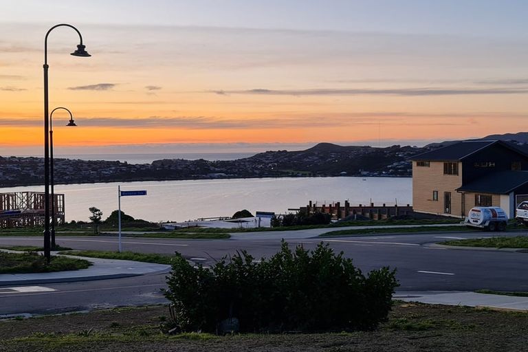 Photo of property in Queen Charlotte Drive, Aotea, Porirua, 5024