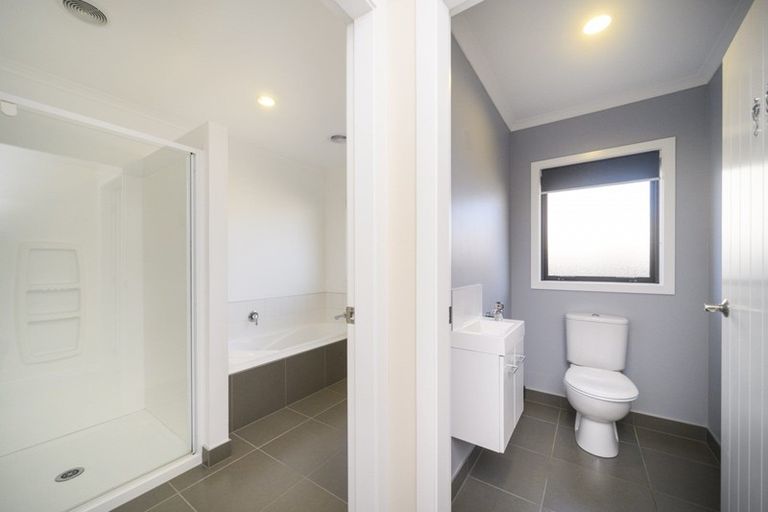 Photo of property in 12 Ron Place, Fitzherbert, Palmerston North, 4410