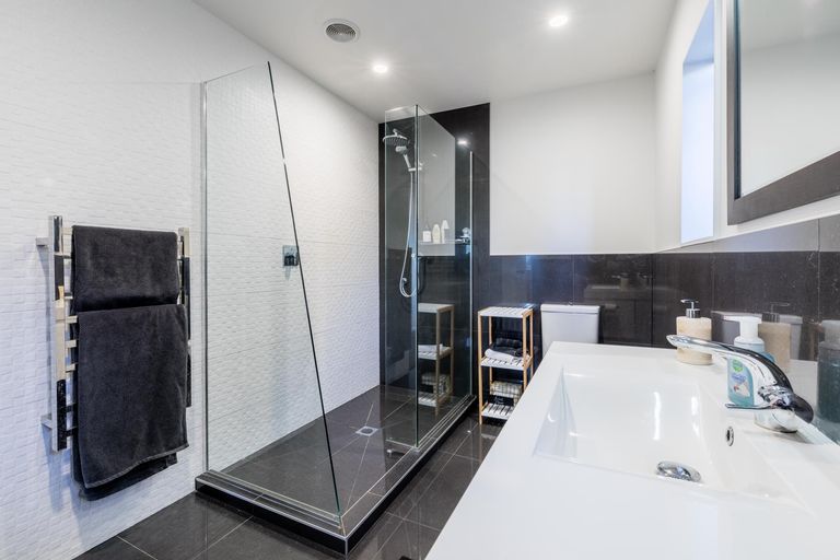 Photo of property in 410a Scenic Drive, Waiatarua, Auckland, 0612