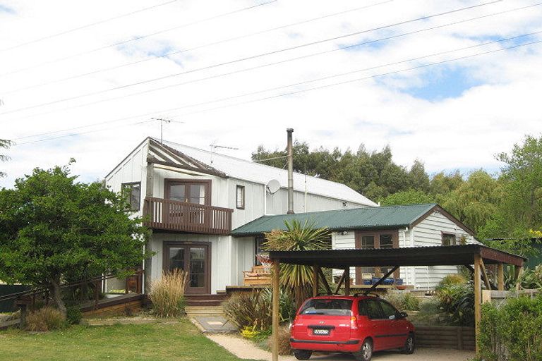 Photo of property in 11 Queens Avenue, Waikuku Beach, 7402