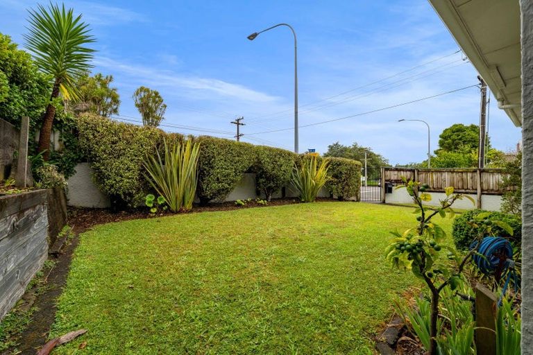 Photo of property in 79 Mangorei Road, Strandon, New Plymouth, 4312