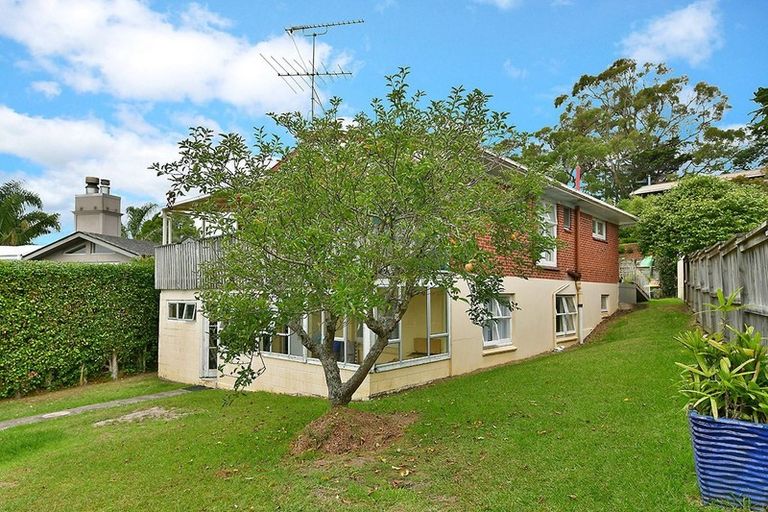 Photo of property in 14 Tawhana Crescent, Red Beach, 0932