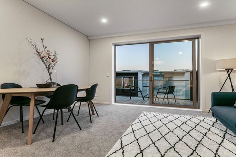 Photo of property in 23 Wharetana Crescent, New Lynn, Auckland, 0600