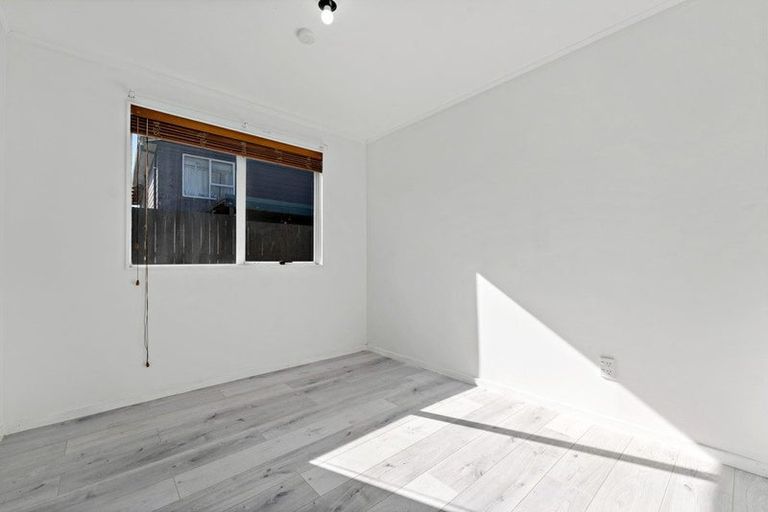 Photo of property in 1/14 Chislehurst Street, Henderson, Auckland, 0612