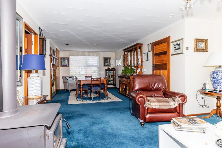 Photo of property in 12 Parsonage Road, Waimate, 7924