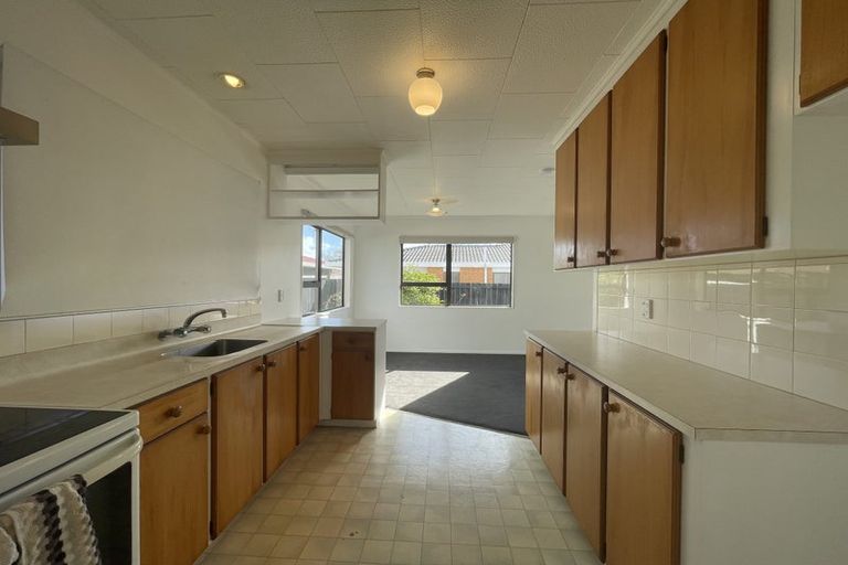 Photo of property in 1/94 Roberts Road, Te Atatu South, Auckland, 0610