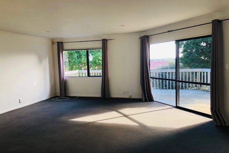 Photo of property in 5 Goldfinch Rise, Unsworth Heights, Auckland, 0632