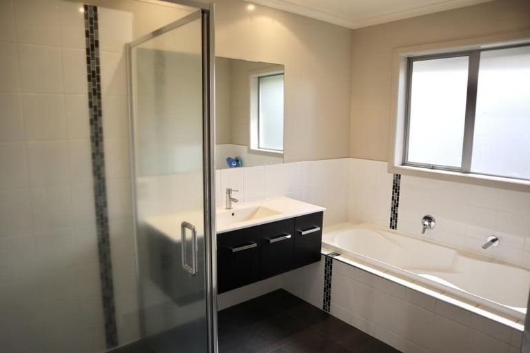 Photo of property in 1 Whistler Close, Rototuna North, Hamilton, 3210