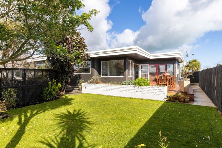 Photo of property in 126 Seaview Road, Westown, New Plymouth, 4310