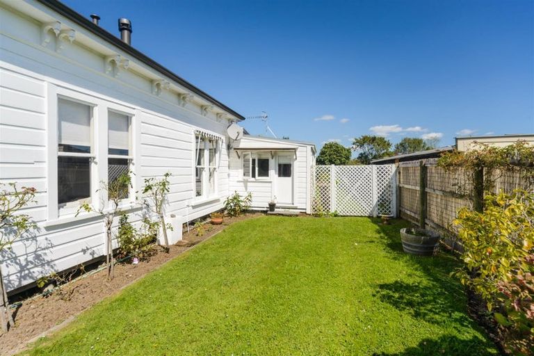 Photo of property in 27 Bond Street, Marton, 4710