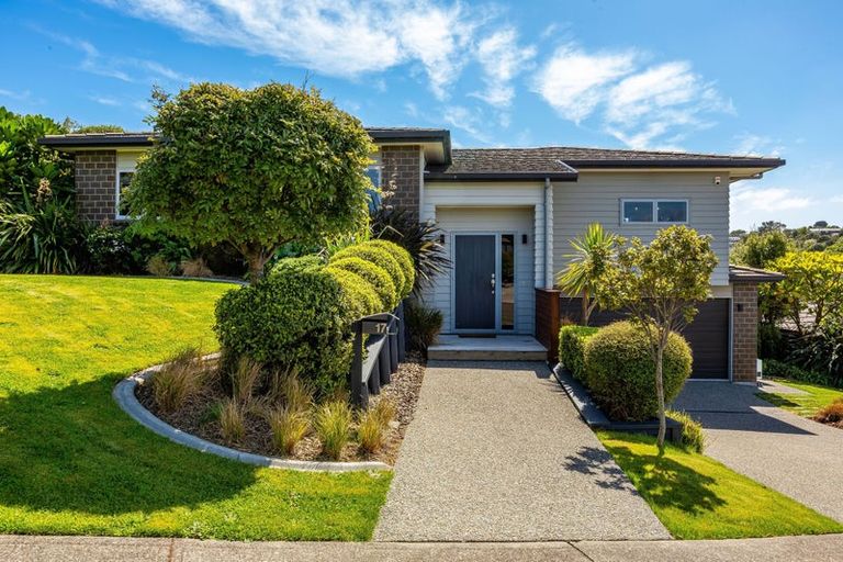 Photo of property in 17 Dusky Crescent, Aotea, Porirua, 5024