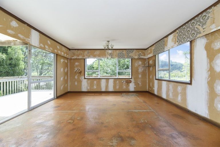 Photo of property in 46 Mountain Road, Henderson Valley, Auckland, 0612