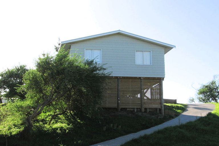 Photo of property in 13 Kaitawa Street, Waikanae Beach, Waikanae, 5036