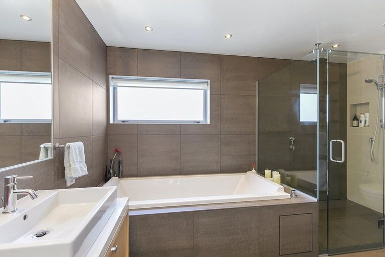 Photo of property in Montreaux Apartments, 10i/164 The Terrace, Wellington Central, Wellington, 6011