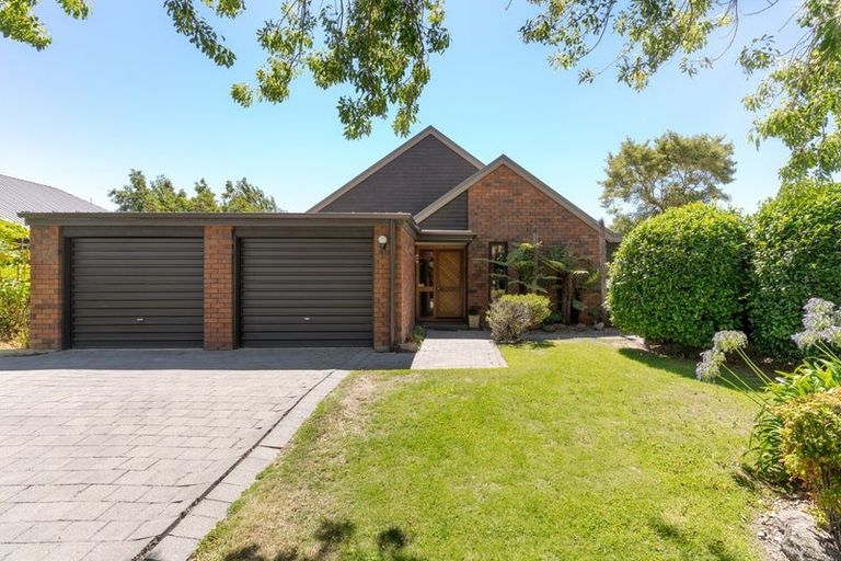 Photo of property in 75 Apsley Drive, Avonhead, Christchurch, 8042