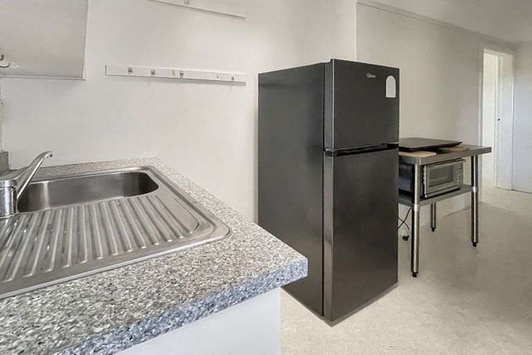 Photo of property in 150 Kelburn Parade, Kelburn, Wellington, 6012