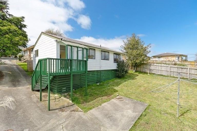 Photo of property in 2/185a Royal Road, Massey, Auckland, 0614