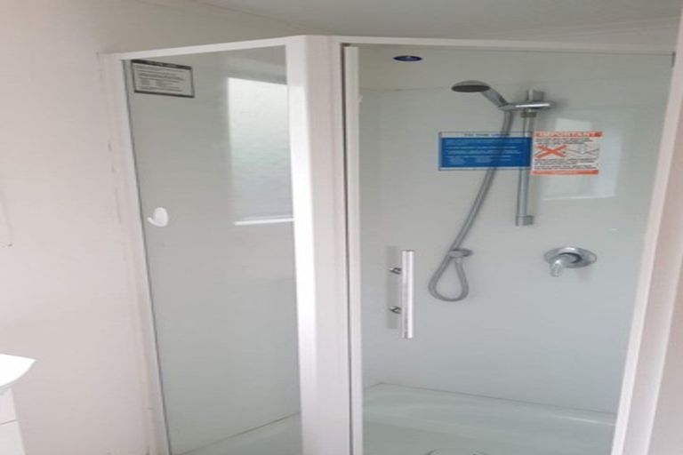 Photo of property in 23 Trias Road, Totara Vale, Auckland, 0629