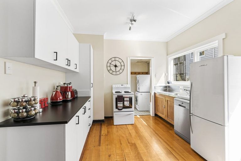 Photo of property in 62 View Road, Houghton Bay, Wellington, 6023