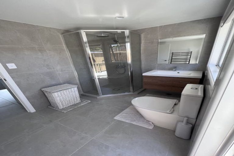 Photo of property in 1/66 Takutai Avenue, Half Moon Bay, Auckland, 2012