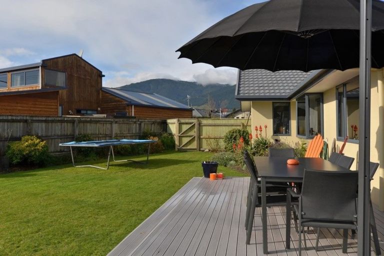 Photo of property in 28 Standish Place, Stoke, Nelson, 7011